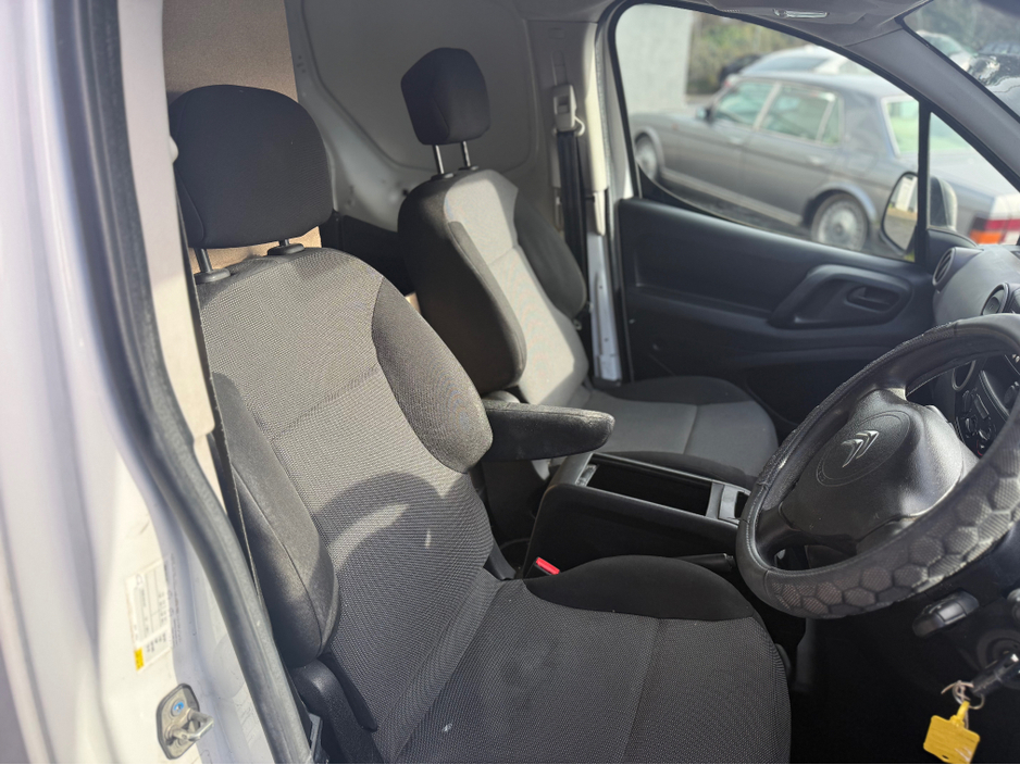 2018 Citroen Berlingo - image 11