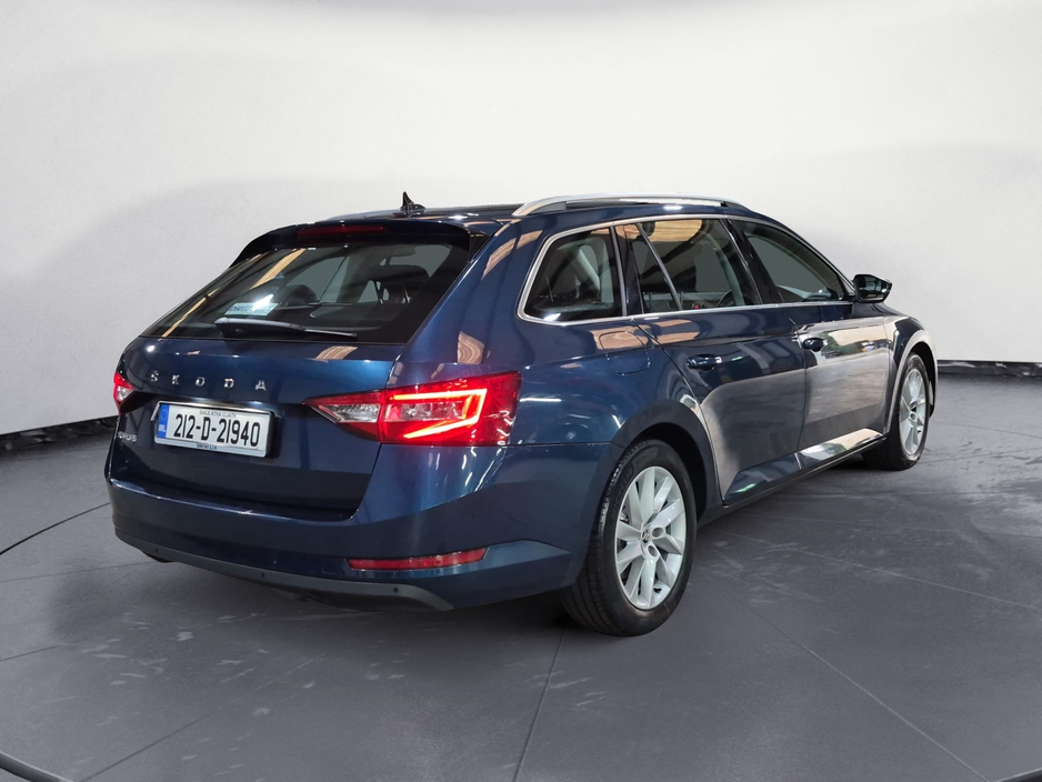 2021 Skoda Superb - image 5