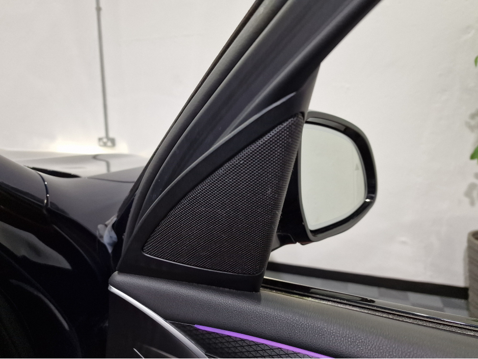 2022 BMW X3 30E M SPORT (PRO PACK / OYSTER LEATHER) X-DRIVE AUTOMATIC **ONE OWNER / TOP SPEC / 20" ALLOYS / APPLE CARPLAY / ADAPTIVE LED HEADLIGHTS / BMW M SEATBELTS / ELECTRIC BOOTLID /REVERSE CAMERA / SAT NAV** €49,900