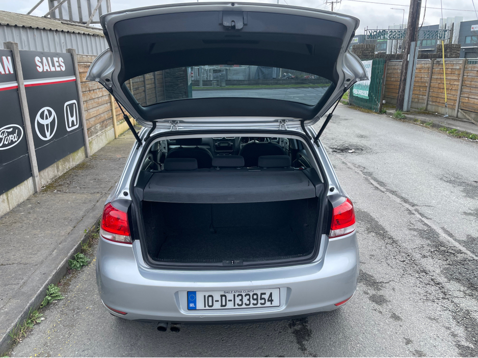 2010 Volkswagen Golf - image 6
