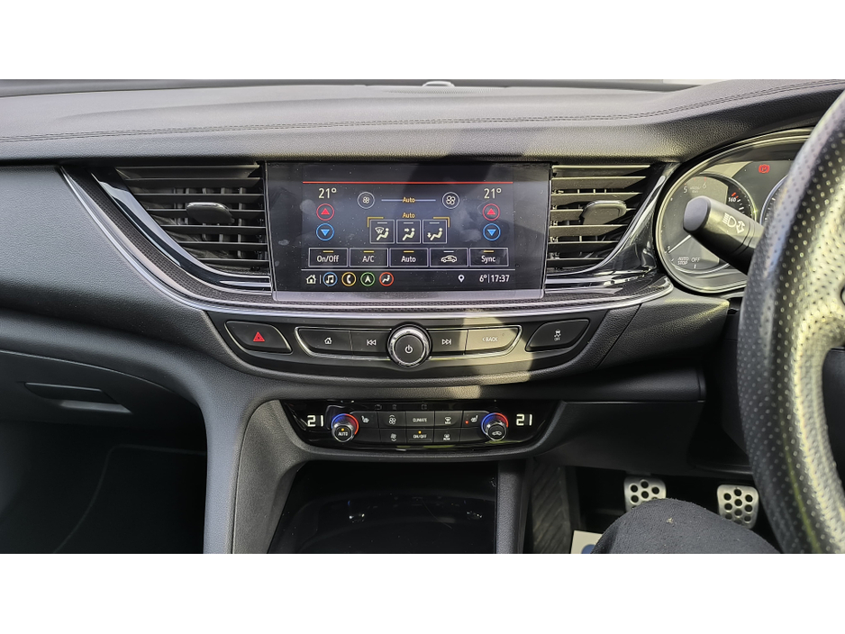 2021 Opel Insignia - image 17