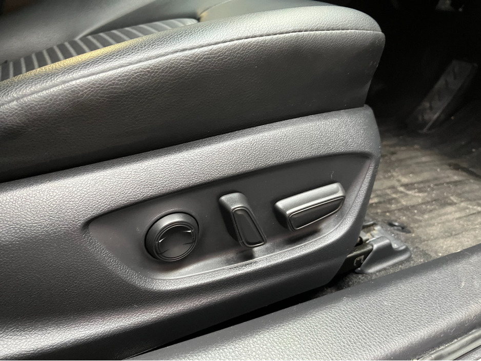 2019 Toyota Camry - image 11