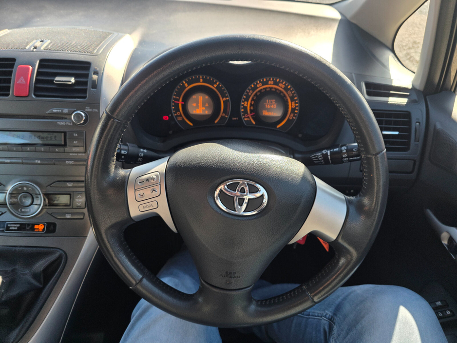 2009 Toyota Auris - image 9