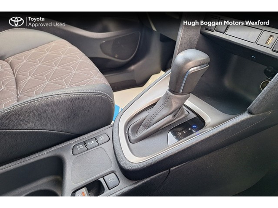 2023 Toyota Yaris Cross - image 14