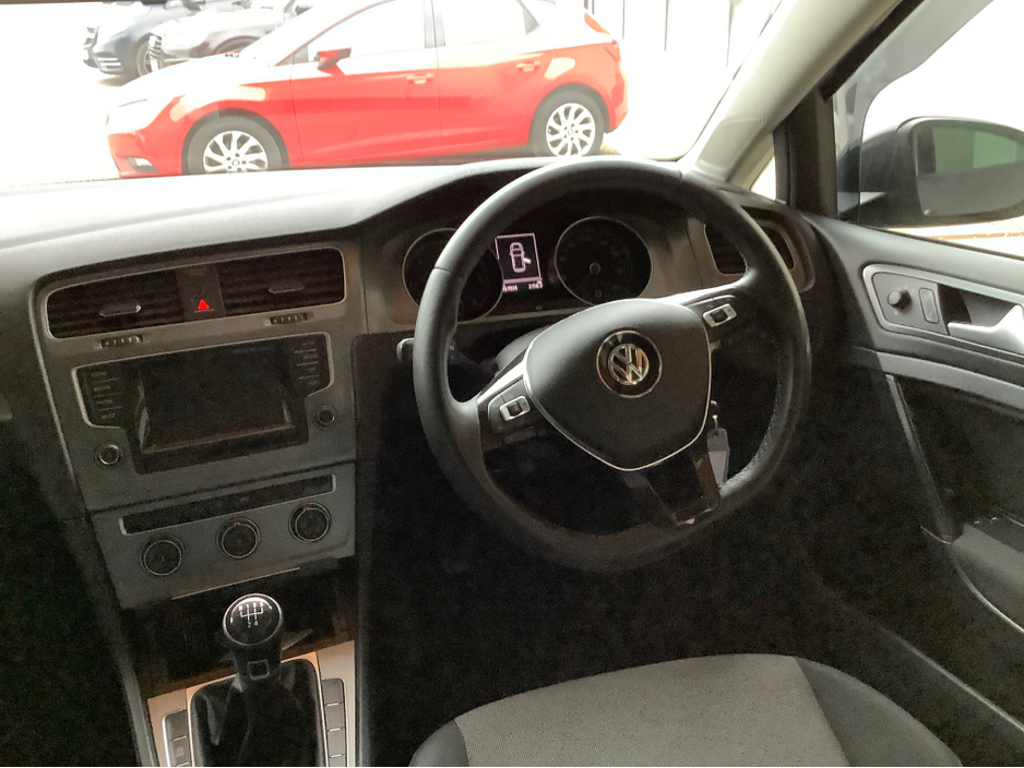 2015 Volkswagen Golf - image 22