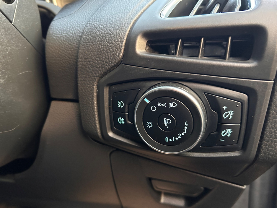 2018 Ford Focus - image 16