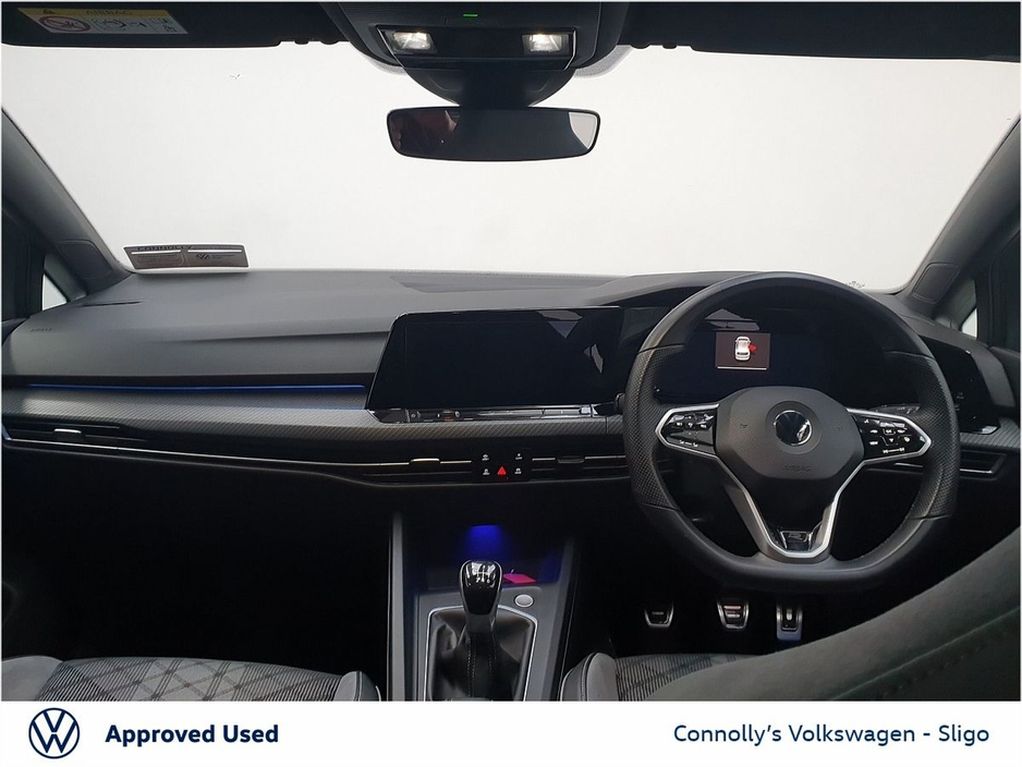 2022 Volkswagen Golf - image 2