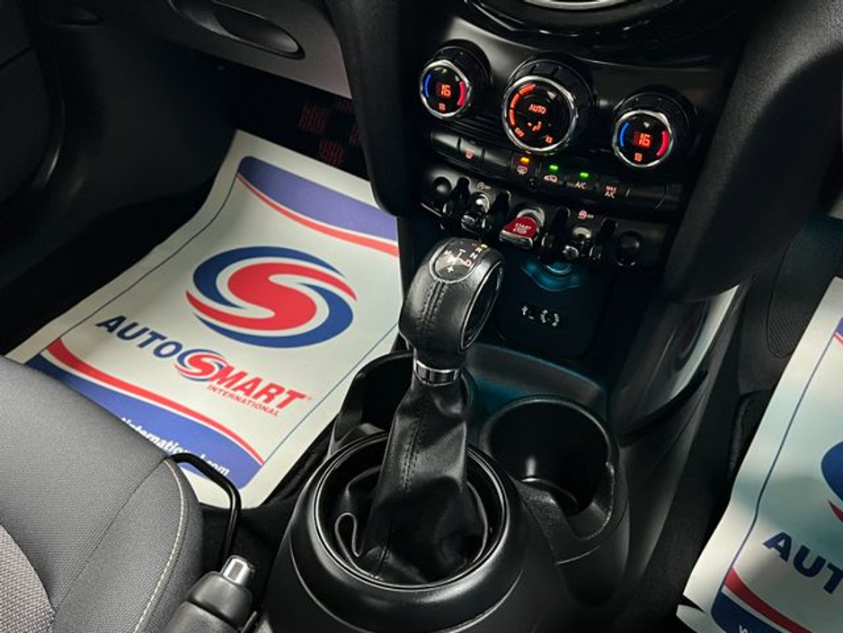 2017 MINI Cooper D - image 23