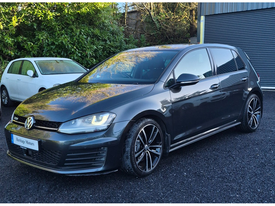 2016 Volkswagen Golf - image 3