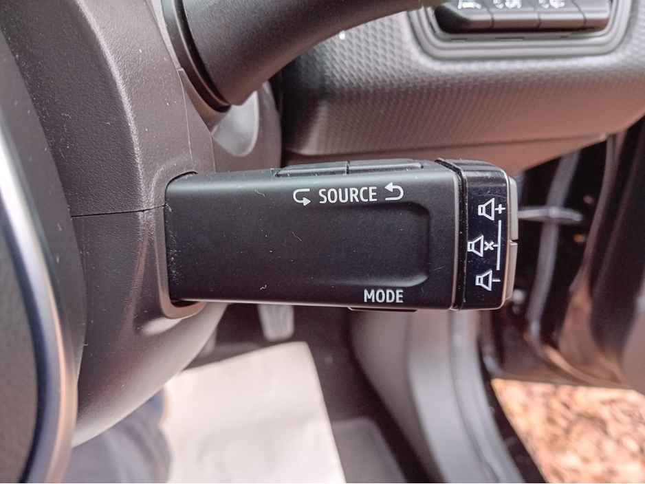 2021 Renault Clio - image 21