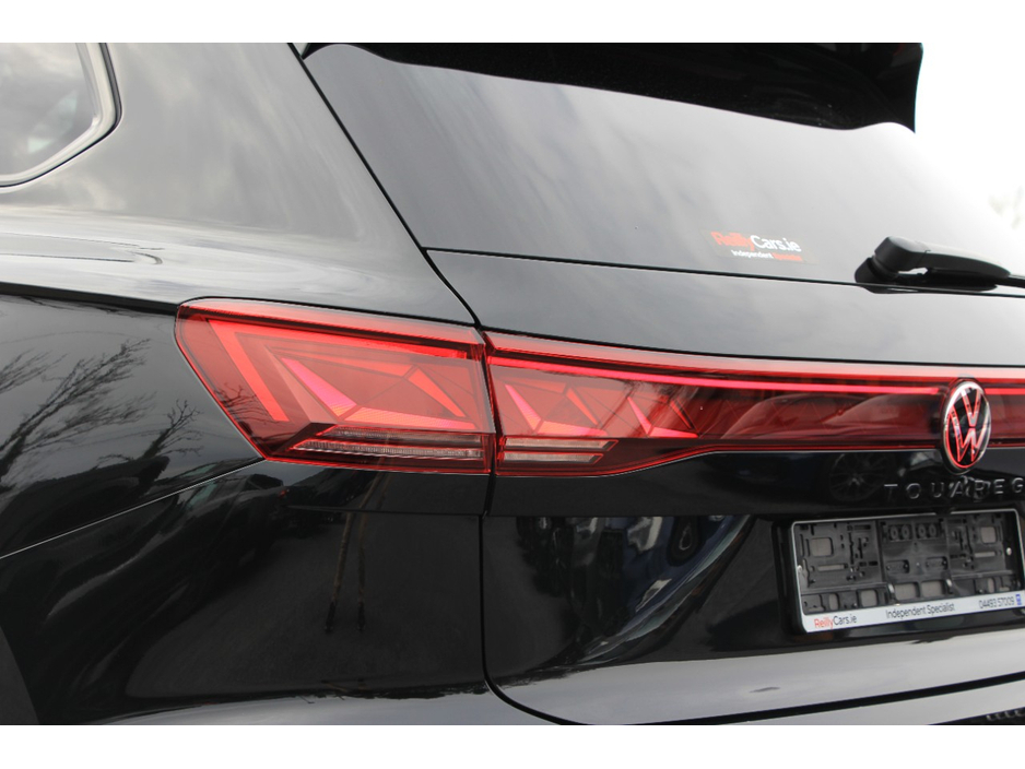 2025 Volkswagen Touareg - image 28