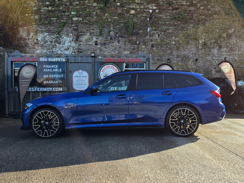 2022 BMW 3 Series - image 7