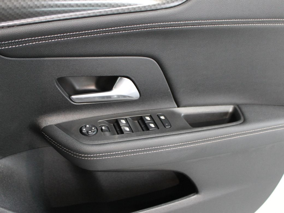 2022 Opel Mokka - image 25