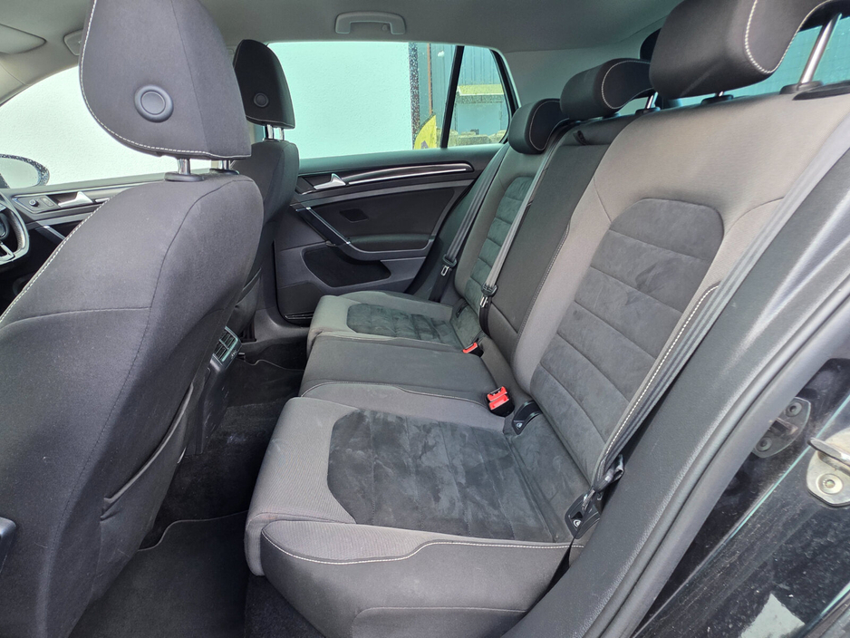 2015 Volkswagen Golf - image 17