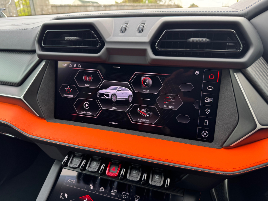 2025 Lamborghini Urus - image 33