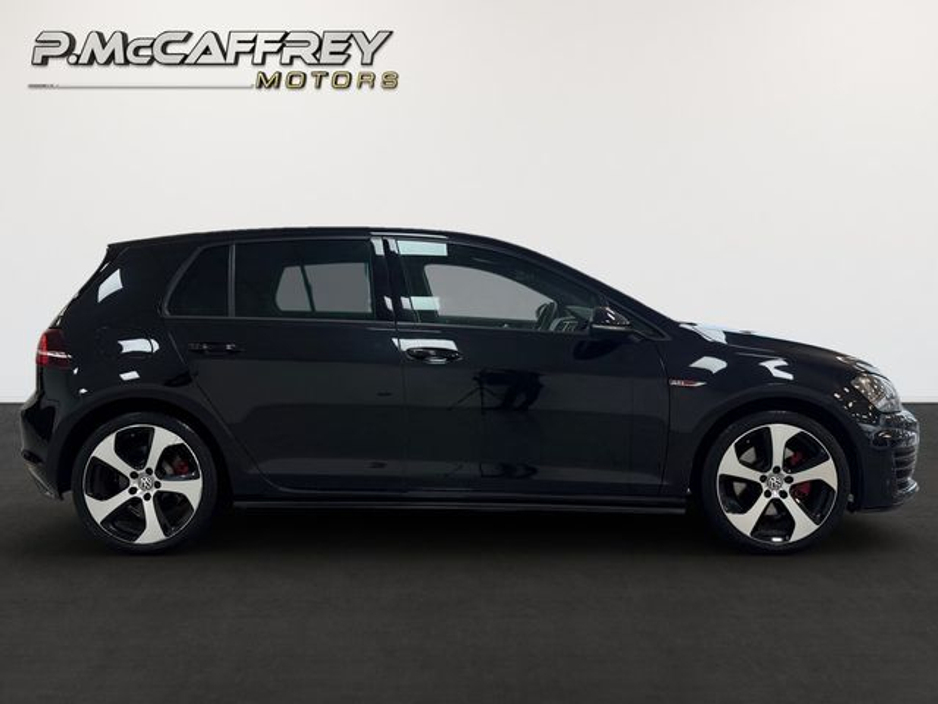 2015 Volkswagen Golf - image 4