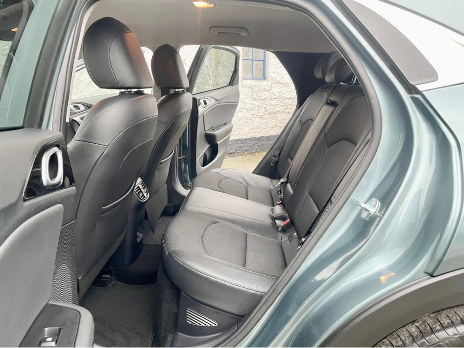 2023 Kia XCeed - image 32