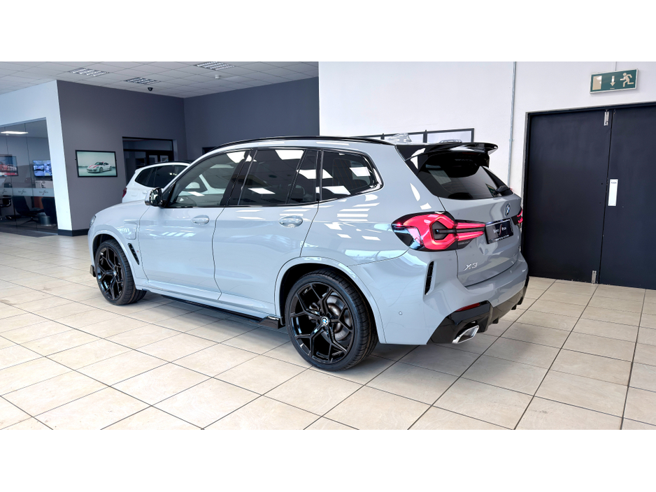 2023 BMW X3 - image 6