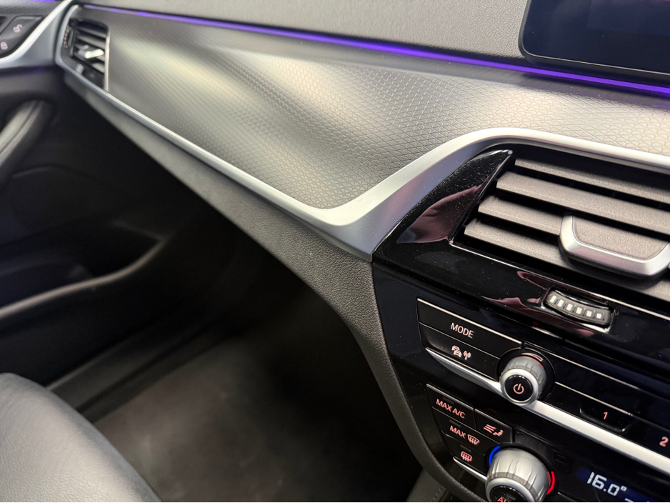 2021 BMW 5 Series - image 21