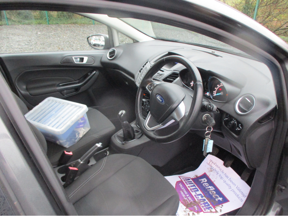 2017 Ford Fiesta - image 5