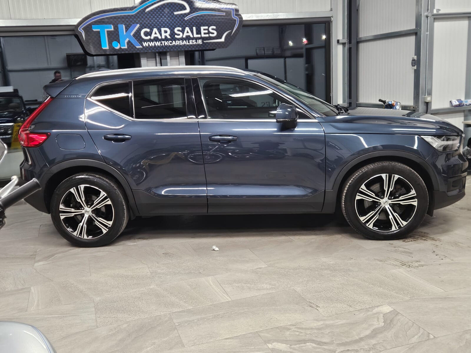 2021 Volvo XC40  €26,950