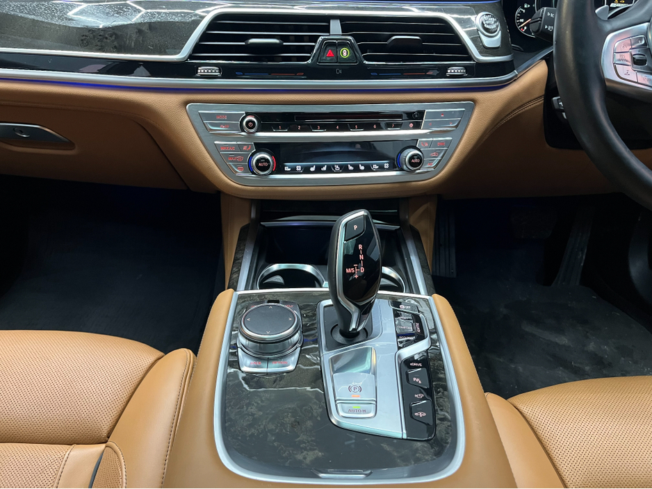 2017 BMW 7 Series €27950! 2017 BMW 740E IPERFORMANCE M-SPORT 2.0 AUTOMATIC / CRUISE CONTROL / 360° PARKING CAMERA / ELECTRIC MEMORY MASSAGING & HEATED SEATS / PADDLE SHIFTERS / PANORAMIC SUNROOF / HEATED REAR SEATS €27,950