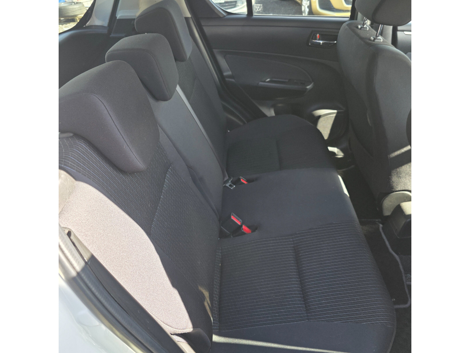 2016 Suzuki Swift - image 12