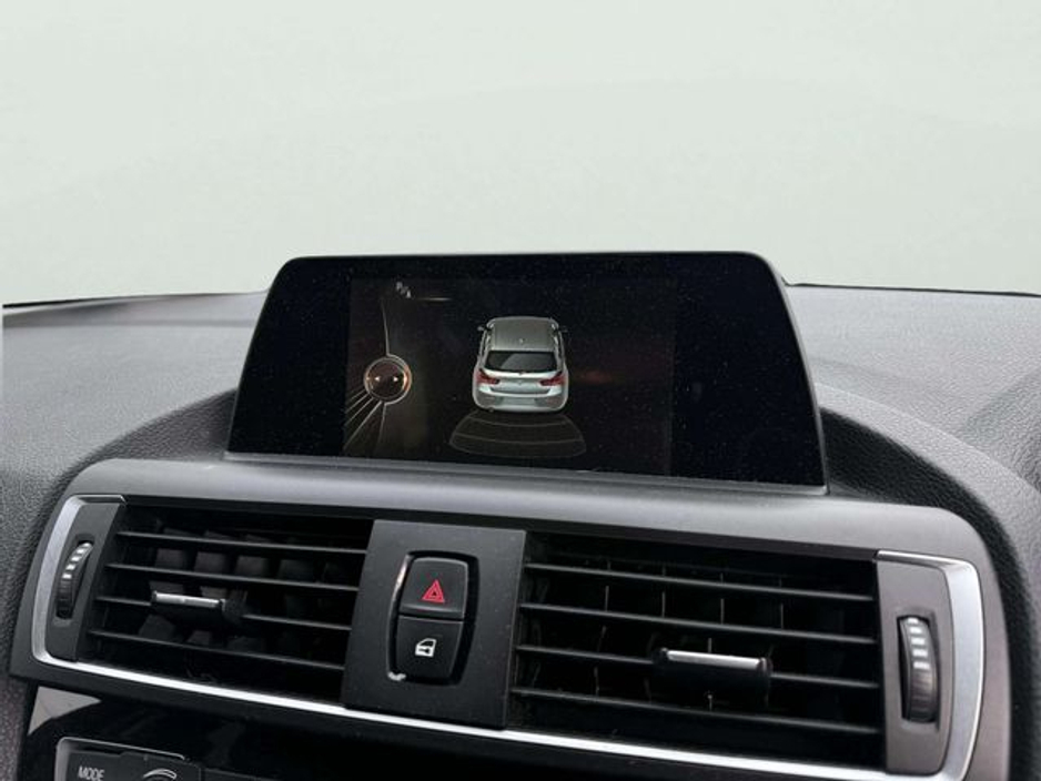 2016 BMW 1 Series - image 4