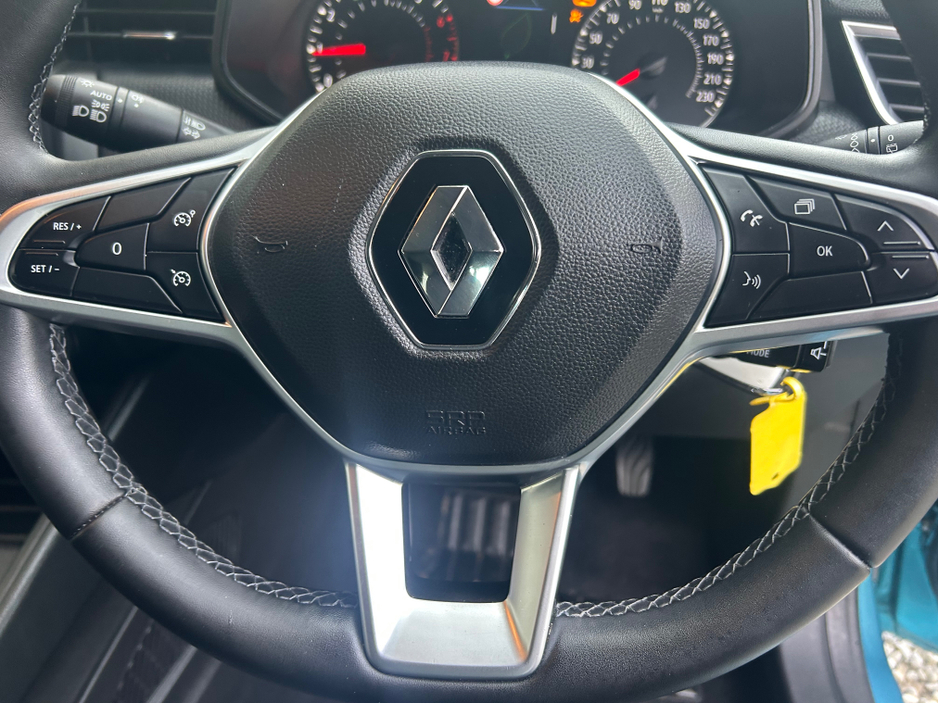 2022 Renault Clio - image 7