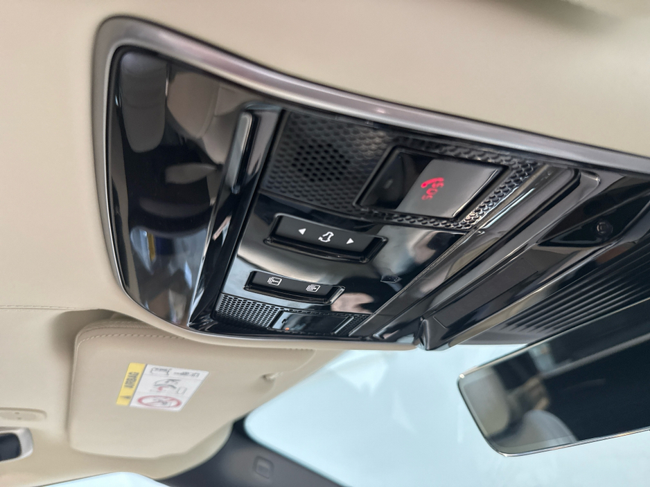 2026 Land Rover Range Rover - image 25