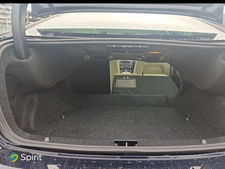 2018 Volvo S60 - image 16