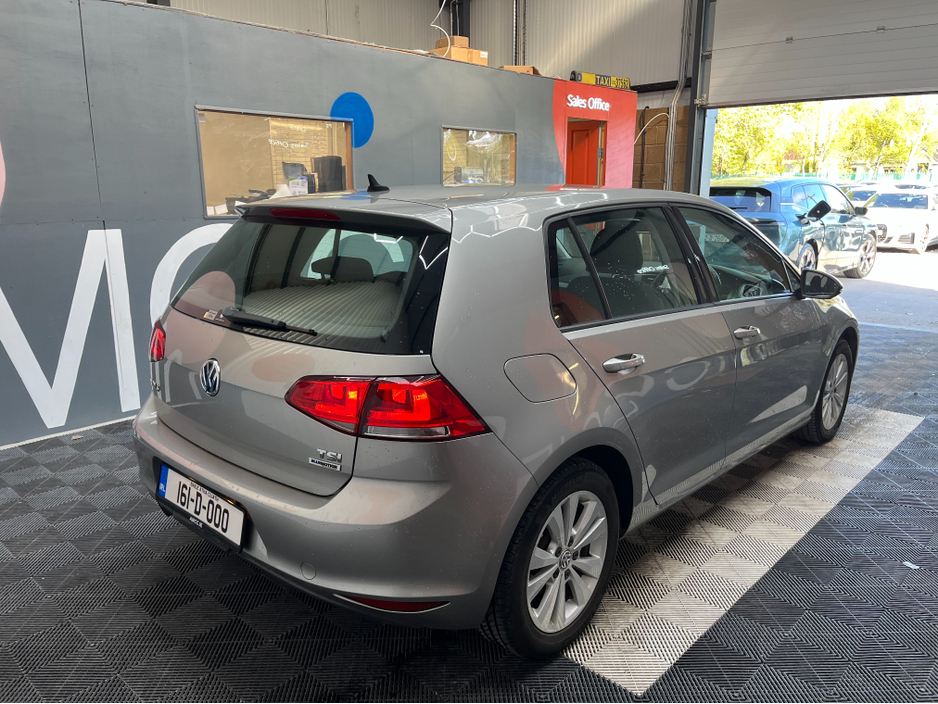 2016 Volkswagen Golf - image 2