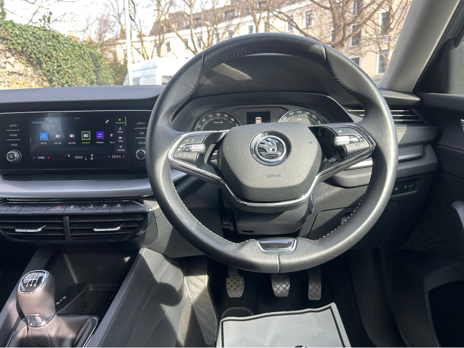 2022 Skoda Octavia - image 13
