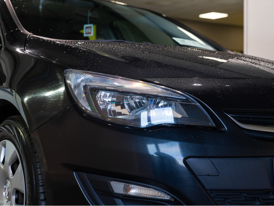 2014 Opel Astra - image 7