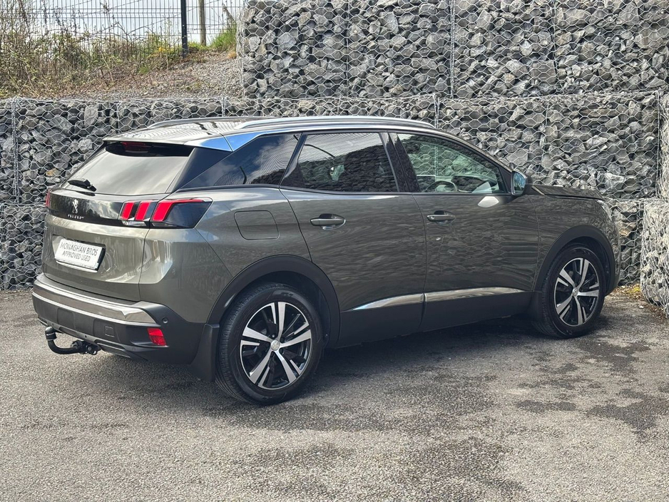 2019 Peugeot 3008 - image 9