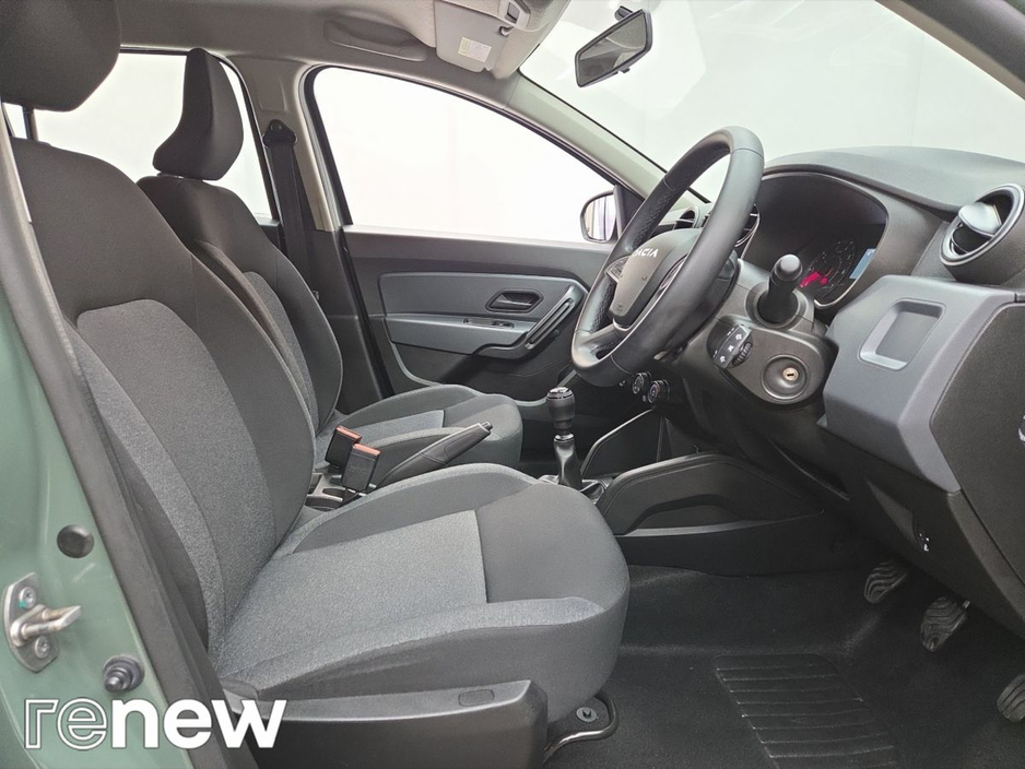 2023 Dacia Duster - image 15