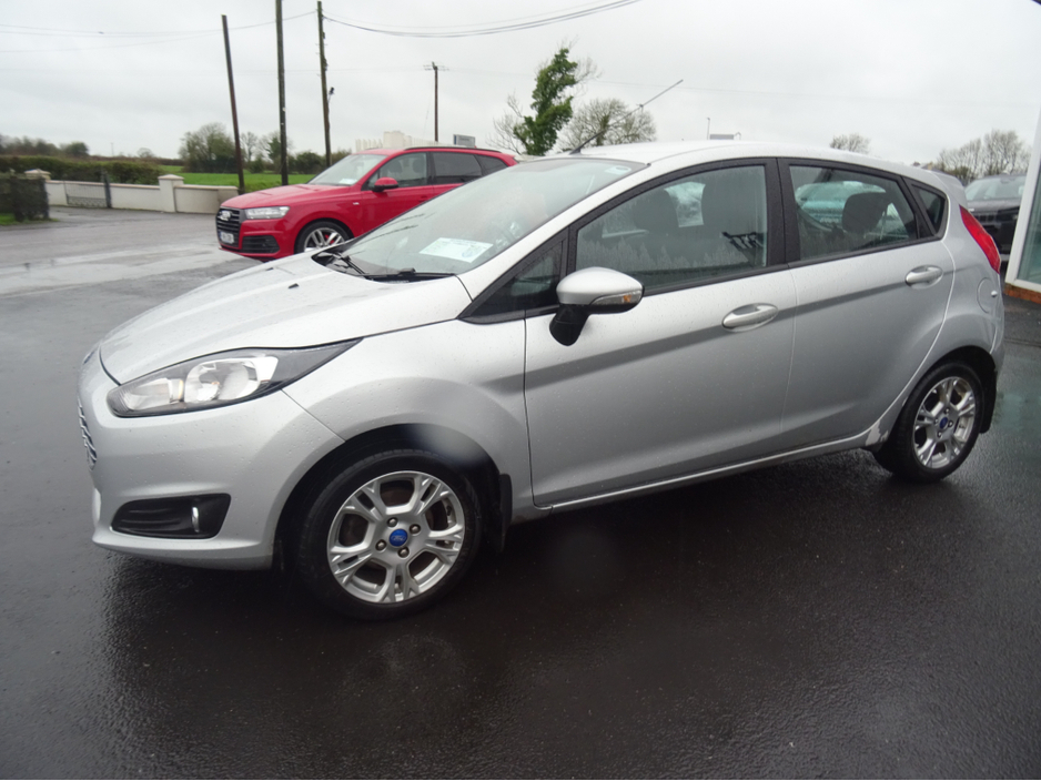 2015 Ford Fiesta - image 2