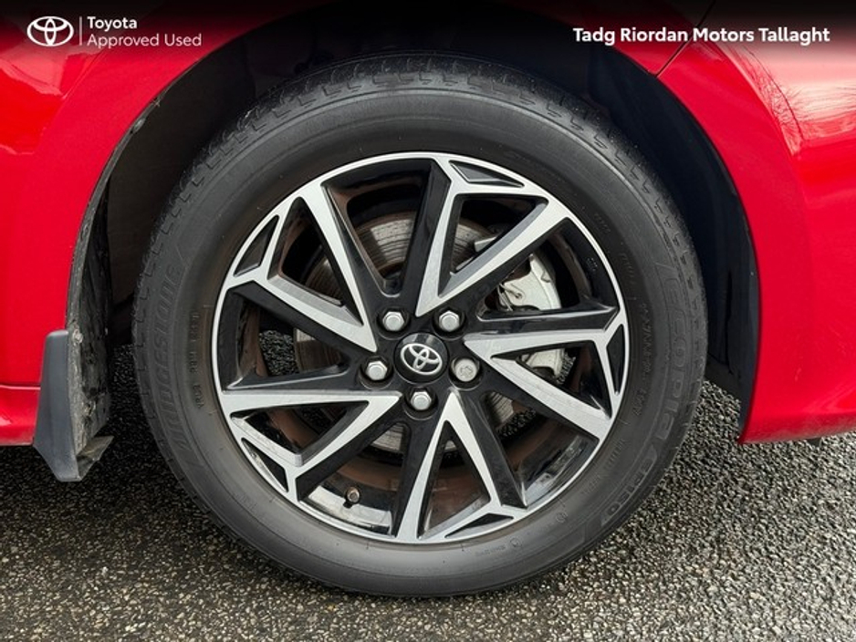 2022 Toyota Yaris - image 6