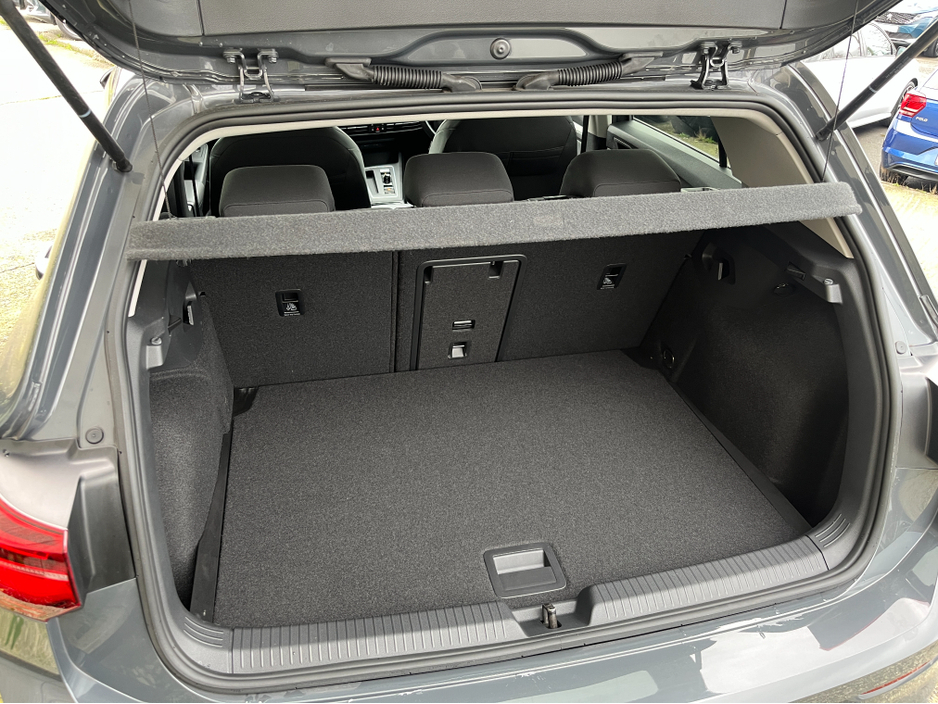 2022 Volkswagen Golf ADAVANCE AUTOMATIC 2.0 DIESEL //HEATED SEATS AND STEERING WHEEL//HEAD UP DISPLAY//REVERSE CAMERA//KEYLESS ENTRY// €27,950