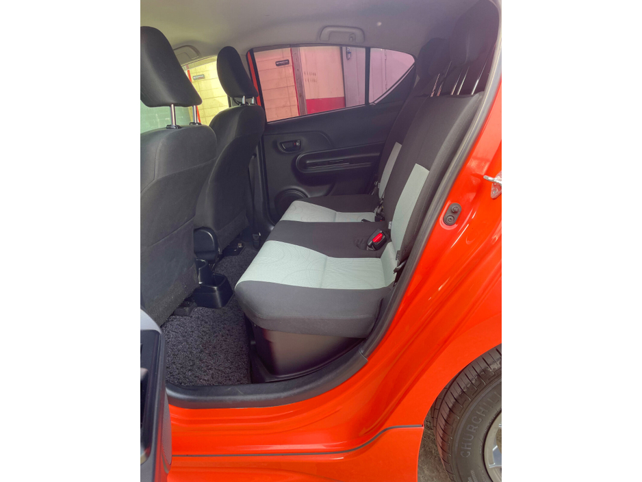 2014 Toyota Aqua - image 15