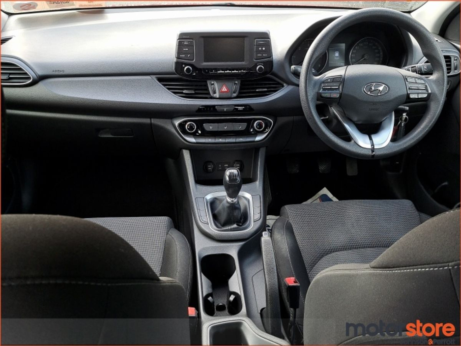 2019 Hyundai i30 - image 4