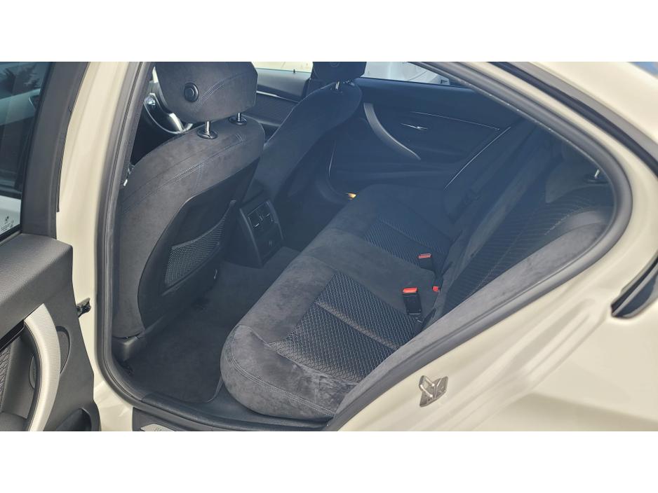 2016 BMW 3 Series - image 15