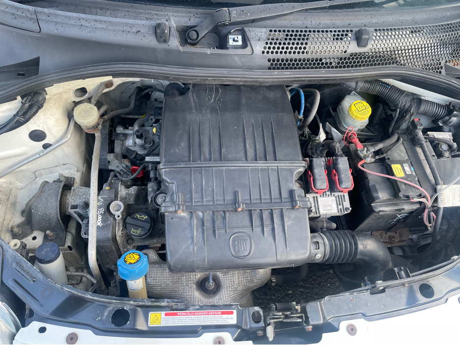 2011 Fiat 500 - image 16