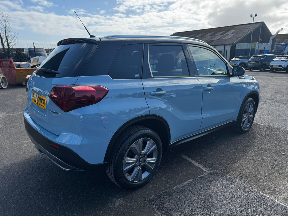 2019 Suzuki Vitara - image 3