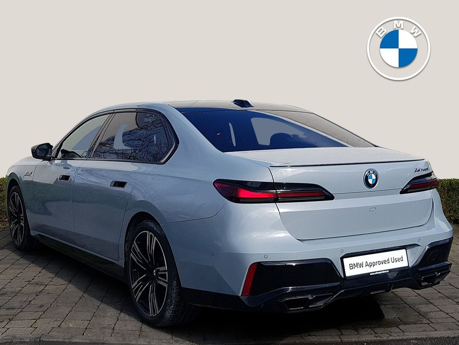 2025 BMW 7 Series - image 2