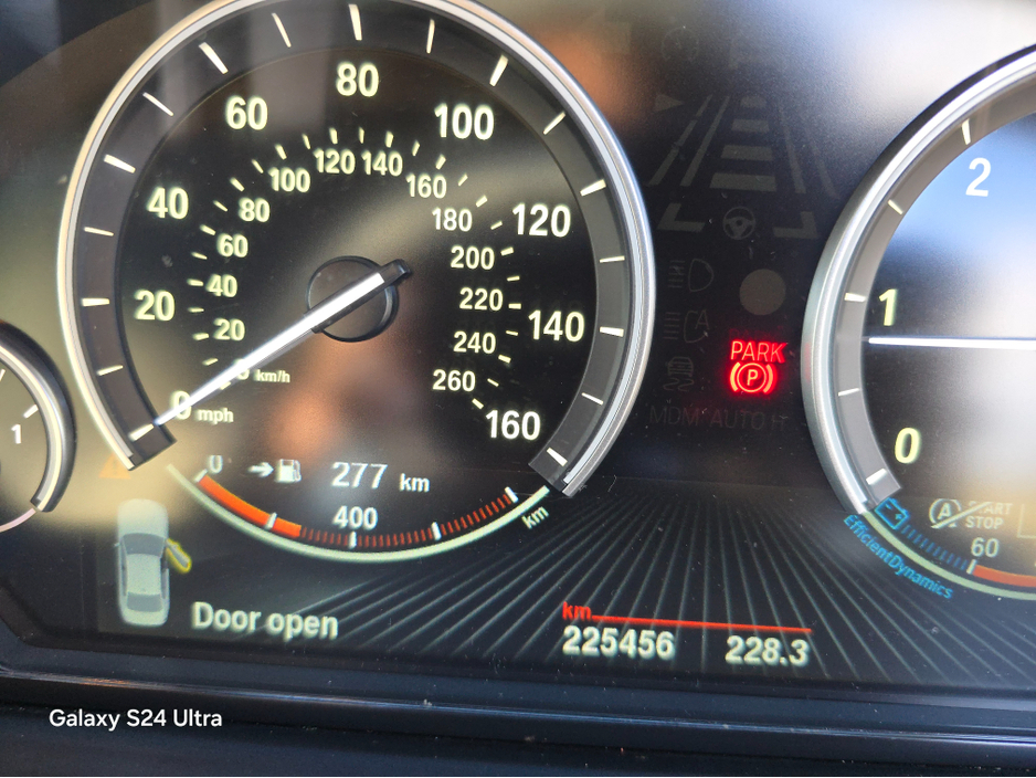 2015 BMW 5 Series - image 14