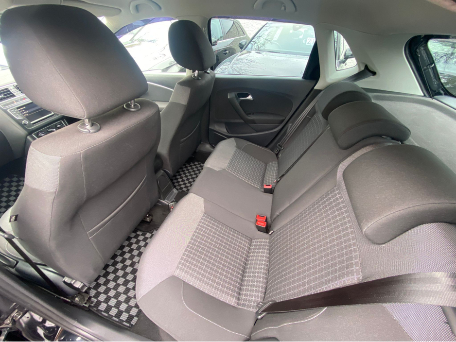 2017 Volkswagen Polo - image 12