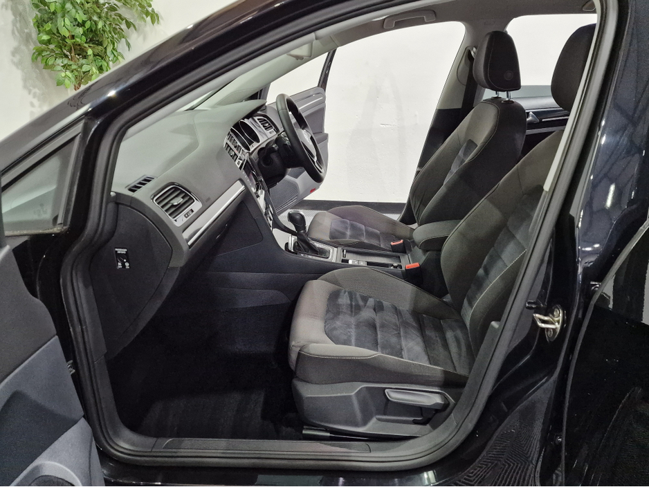 2013 Volkswagen Golf - image 9