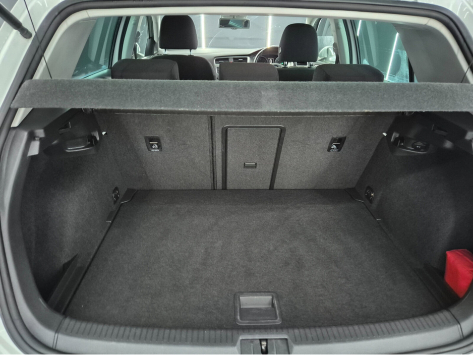 2016 Volkswagen Golf - image 16