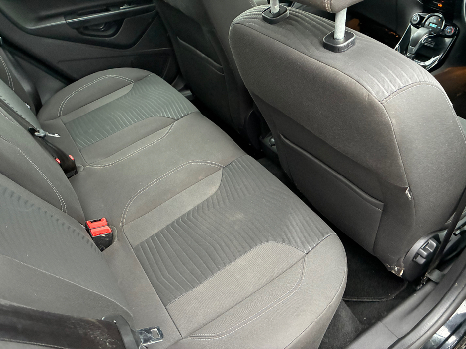 2014 Ford Fiesta - image 8